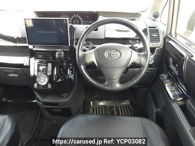 Buy Used 2007 Toyota Voxy ZRR70W (YCP03082) - Carused.jp