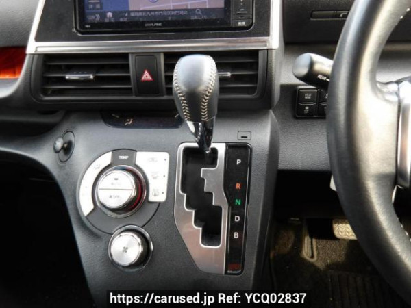 Used 2017 AT toyota sienta NHP170G Image[26]