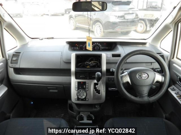 Used 2009 AT toyota voxy ZRR70W Image[18]