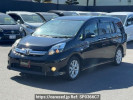Toyota Isis ZGM11W