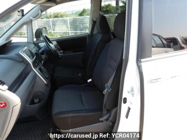 Used 2009 AT toyota voxy ZRR70W Image[14]