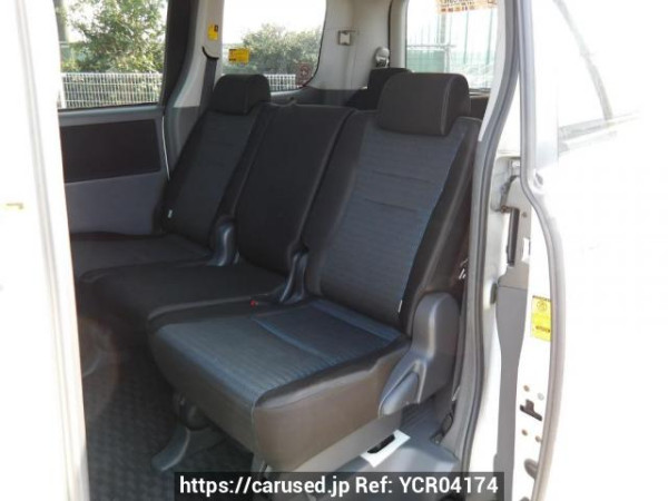 Used 2009 AT toyota voxy ZRR70W Image[16]