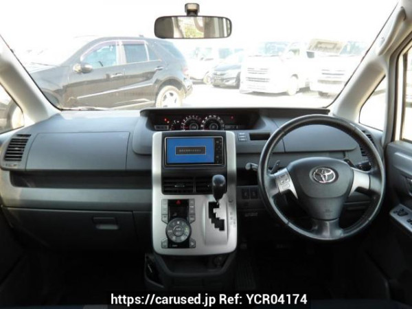 Used 2009 AT toyota voxy ZRR70W Image[18]