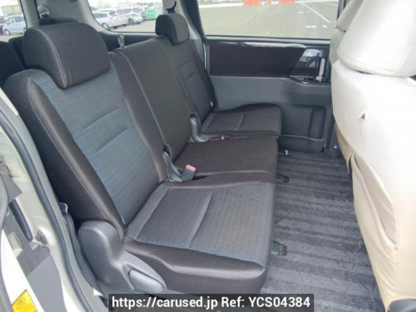 Used 2010 AT toyota voxy ZRR70W Image[14]