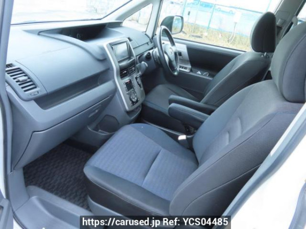 Used 2007 AT toyota voxy ZRR70W Image[15]