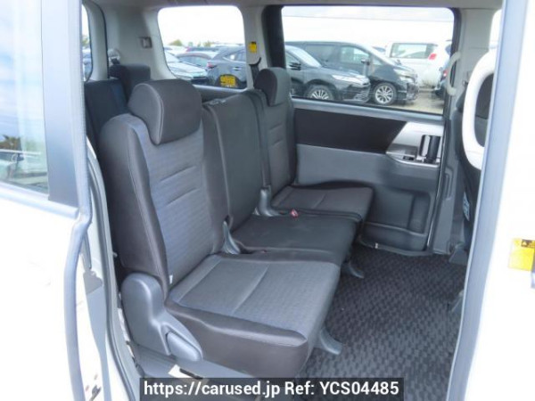 Used 2007 AT toyota voxy ZRR70W Image[18]