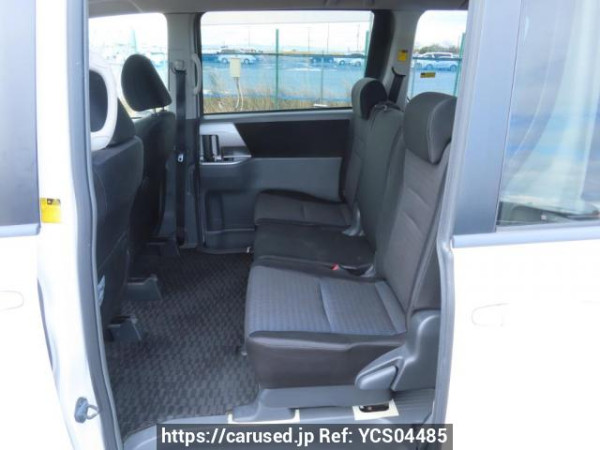 Used 2007 AT toyota voxy ZRR70W Image[19]