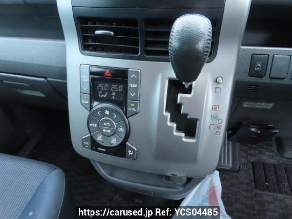 Used 2007 AT toyota voxy ZRR70W Image[28]