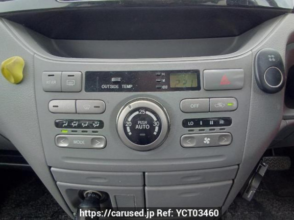 Used 2004 AT toyota voxy AZR60G Image[22]