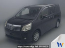Toyota Noah ZRR70G