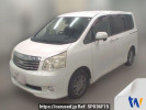 Toyota Noah ZRR70G