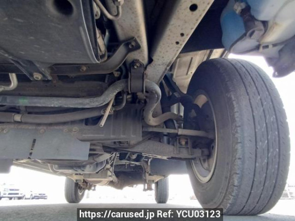 Used 2004 AT toyota hiace-van TRH112V Image[32]