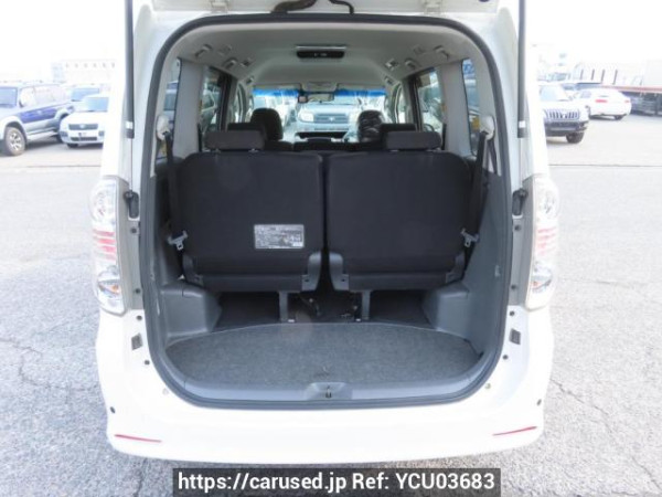 Used 2010 AT toyota voxy ZRR70W Image[8]
