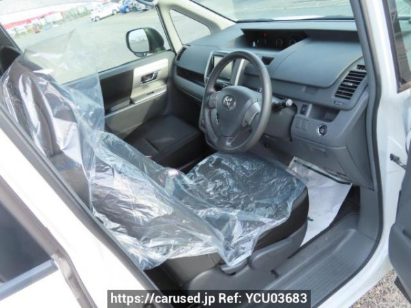 Used 2010 AT toyota voxy ZRR70W Image[13]