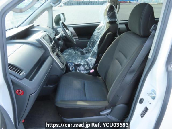 Used 2010 AT toyota voxy ZRR70W Image[15]