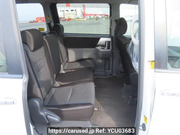 Used 2010 AT toyota voxy ZRR70W Image[17]