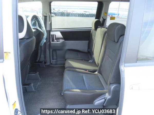 Used 2010 AT toyota voxy ZRR70W Image[19]
