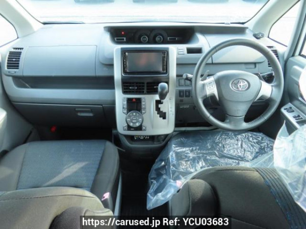 Used 2010 AT toyota voxy ZRR70W Image[24]