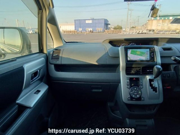 Used 2008 AT toyota voxy ZRR70W Image[19]