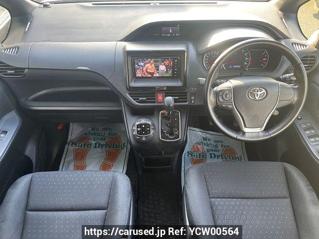 Comprar usado 2015 Toyota Voxy DBA-ZRR80G (YCW00564) - Carused.jp