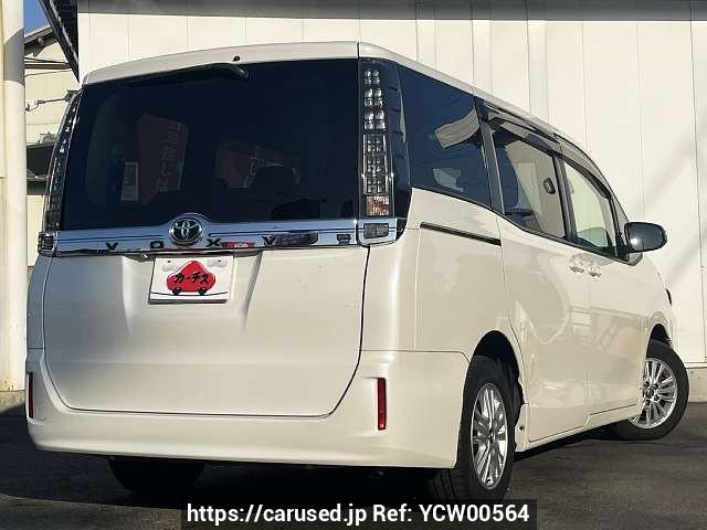 Buy Used 2015 Toyota Voxy DBA-ZRR80G (YCW00564) - Carused.jp