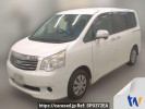Toyota Noah ZRR70G