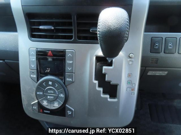 Used 2009 AT toyota voxy ZRR70W Image[32]