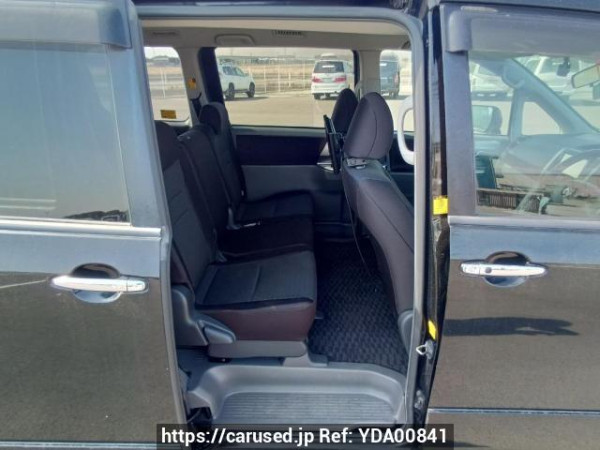 Used 2009 AT toyota voxy ZRR70W Image[15]