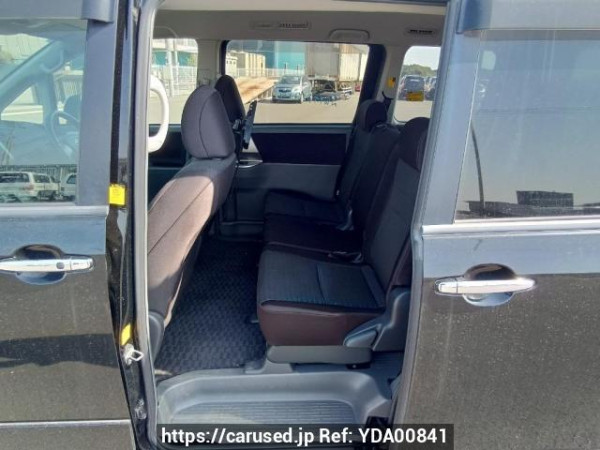 Used 2009 AT toyota voxy ZRR70W Image[16]