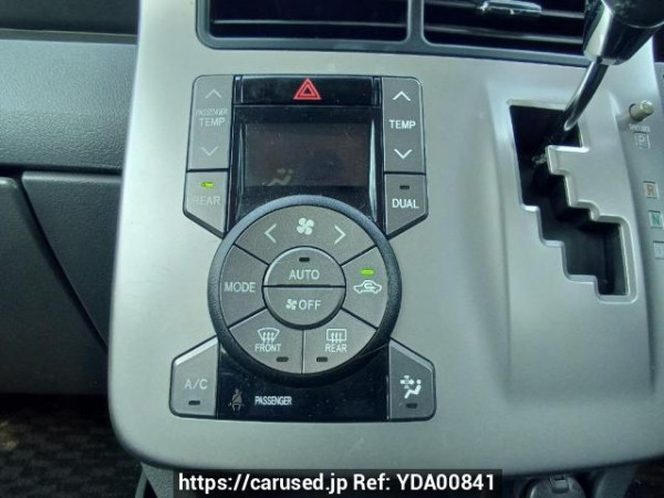 Used 2009 AT toyota voxy ZRR70W Image[25]