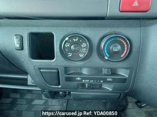 Used 2006 AT toyota regiusace-van KDH205V Image[25]