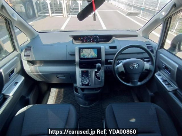 Used 2009 AT toyota voxy ZRR70W Image[18]