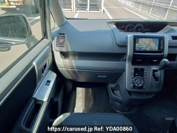 Used 2009 AT toyota voxy ZRR70W Image[19]