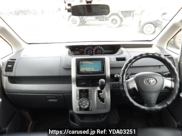 Used 2009 AT toyota voxy ZRR70W Image[18]