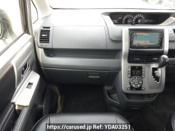 Used 2009 AT toyota voxy ZRR70W Image[19]