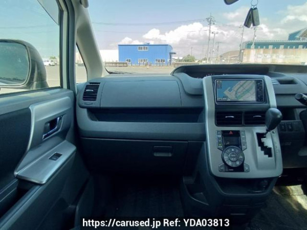 Used 2009 AT toyota voxy ZRR70W Image[19]