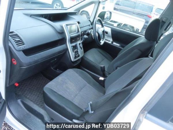 Used 2010 AT toyota noah ZRR70W Image[16]