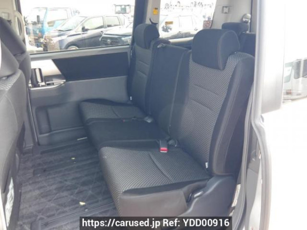 Used 2007 AT toyota noah ZRR70W Image[16]