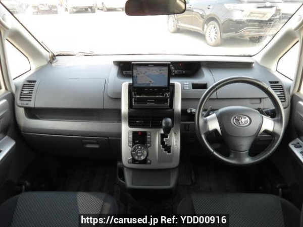 Used 2007 AT toyota noah ZRR70W Image[18]