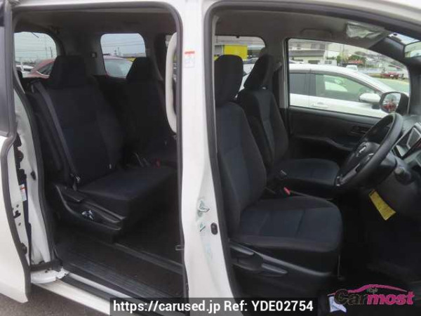 Used 2014 CVT toyota voxy ZWR80 Image[18]