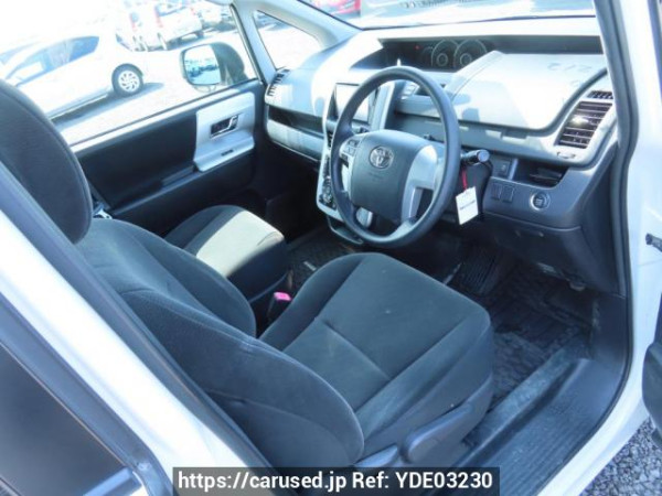 Used 2011 AT toyota noah ZRR70G Image[13]