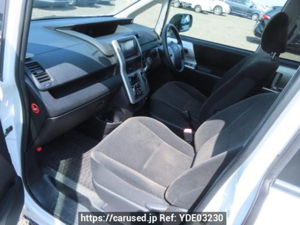 Used 2011 AT toyota noah ZRR70G Image[14]