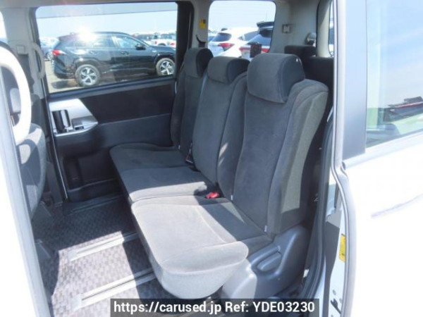 Used 2011 AT toyota noah ZRR70G Image[19]