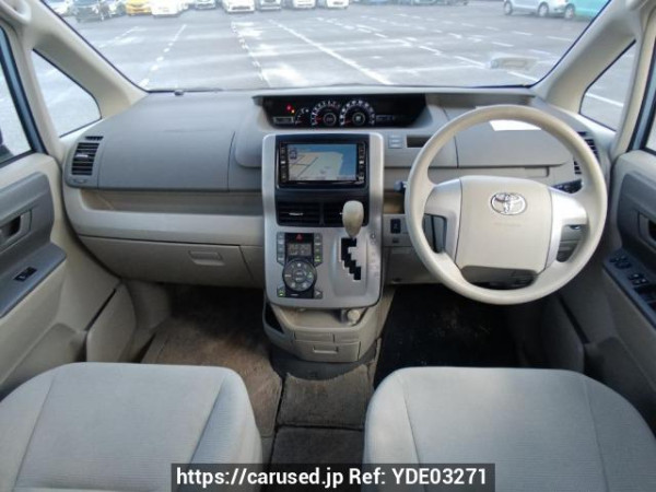 Used 2007 AT toyota noah ZRR70G Image[16]