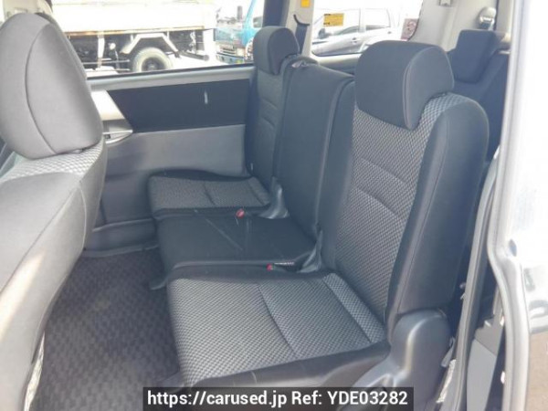 Used 2007 AT toyota noah ZRR70W Image[16]