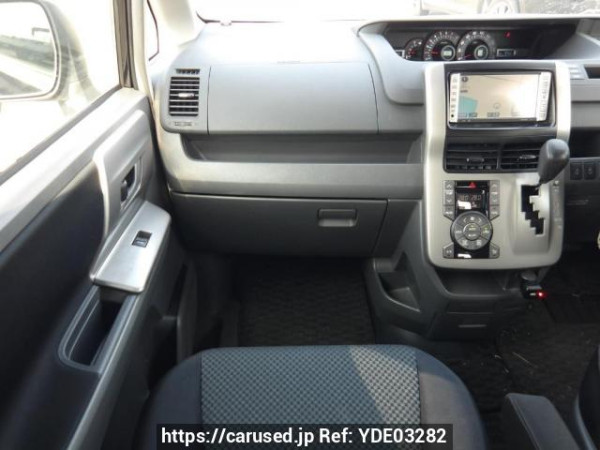 Used 2007 AT toyota noah ZRR70W Image[19]