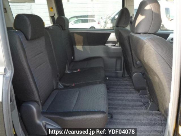 Used 2010 AT toyota voxy ZRR70W Image[11]