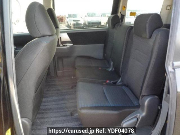 Used 2010 AT toyota voxy ZRR70W Image[12]