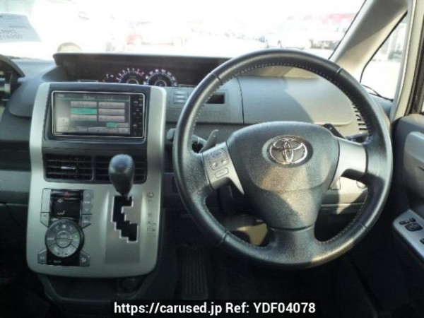 Used 2010 AT toyota voxy ZRR70W Image[16]