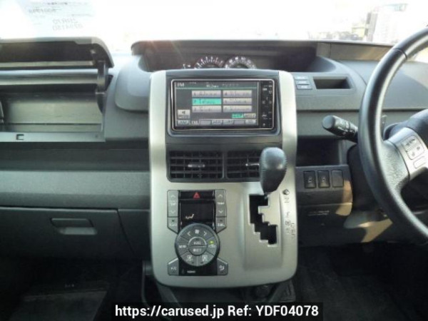 Used 2010 AT toyota voxy ZRR70W Image[17]